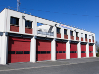 Caserne de pompiers devanture sortie de camions