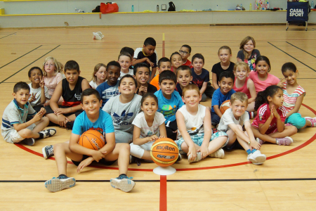 École Municipale des Sports, équipe de jeunes dans un gymnase