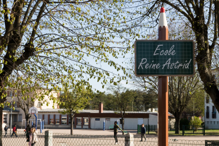 École élémentaire Reine Astrid cours d'école