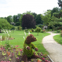 Allée dans un parc d'Aubergenville