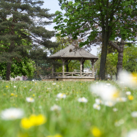 Kiosque dans parc d'Aubergenville