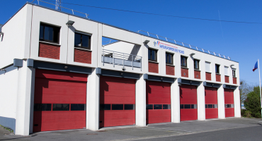 Caserne de pompiers devanture sortie de camions
